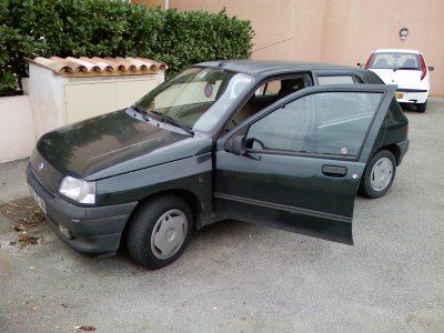Clio Poubelle